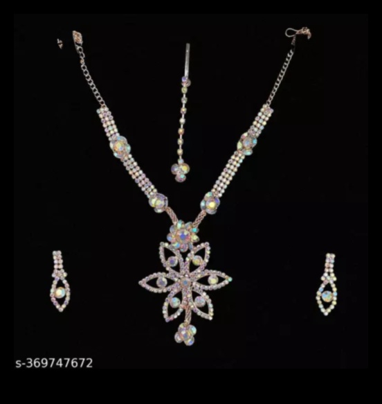 Regal Radiance Μια επιμελημένη συλλογή από κολιέ για να ανυψώσετε το βλέμμα σας 4 Regal Radiance: Αγκαλιάστε την Majestic Beauty με τα Regal στυλ κολιέ μας