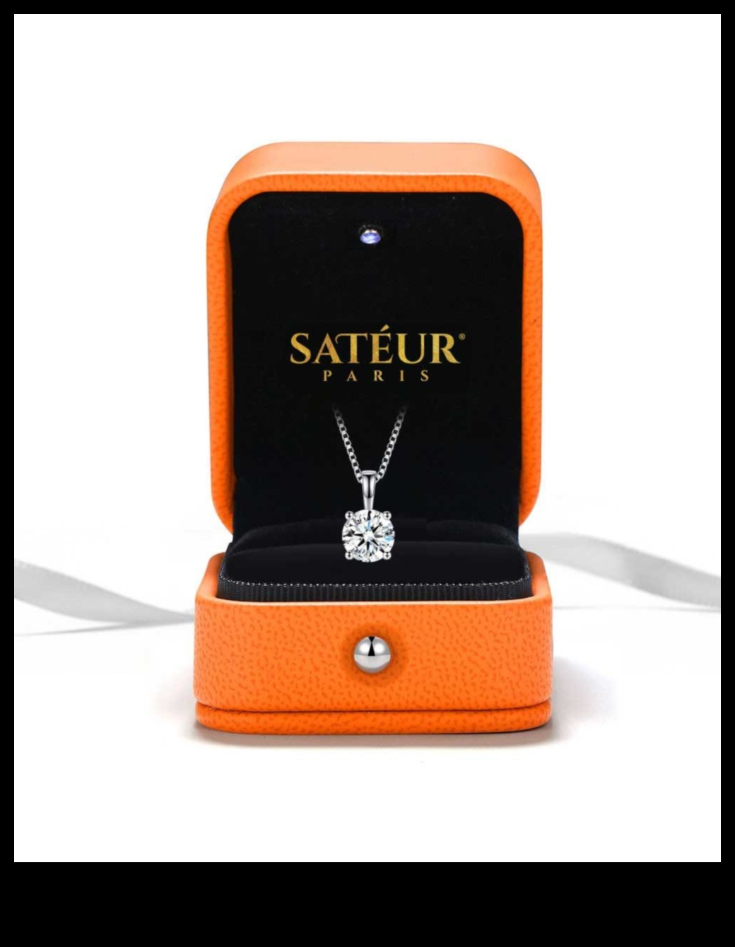 Signature Sparkle: Γυαλίστε λαμπερά με τα εμβληματικά μας στυλ τσόκερ