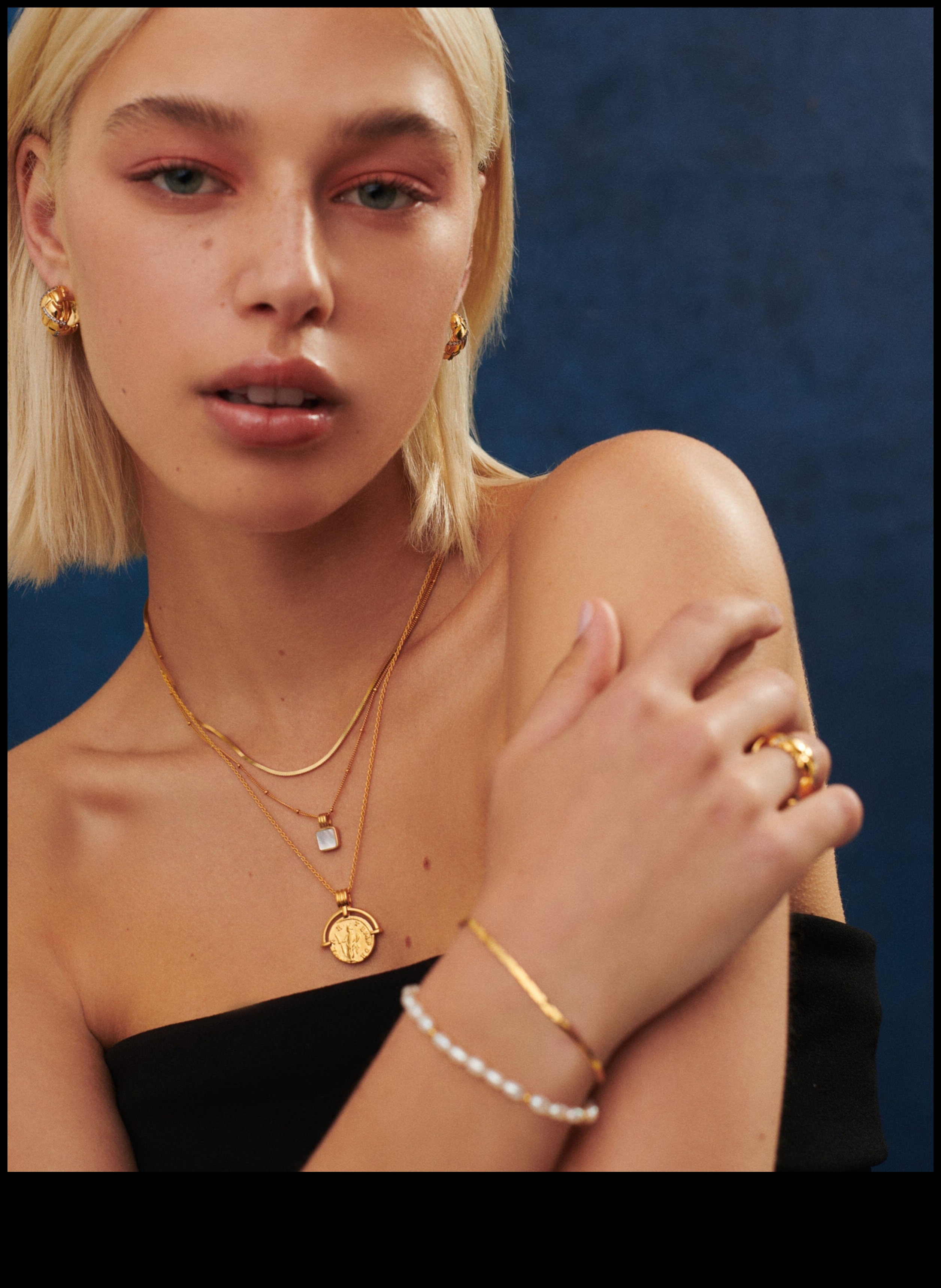 Signature Sparkle: Γυαλίστε λαμπερά με τα εμβληματικά μας στυλ τσόκερ