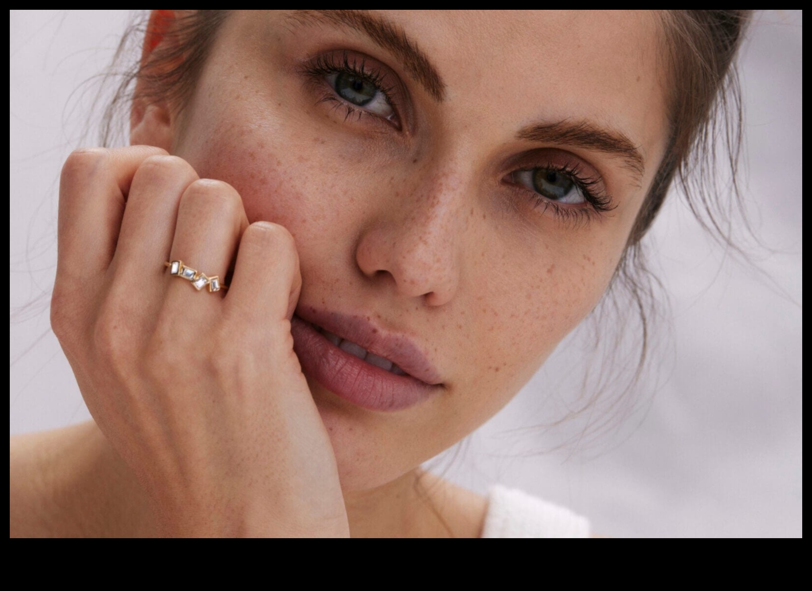 Signature Sparkle: Γυαλίστε λαμπερά με τα εμβληματικά μας στυλ τσόκερ