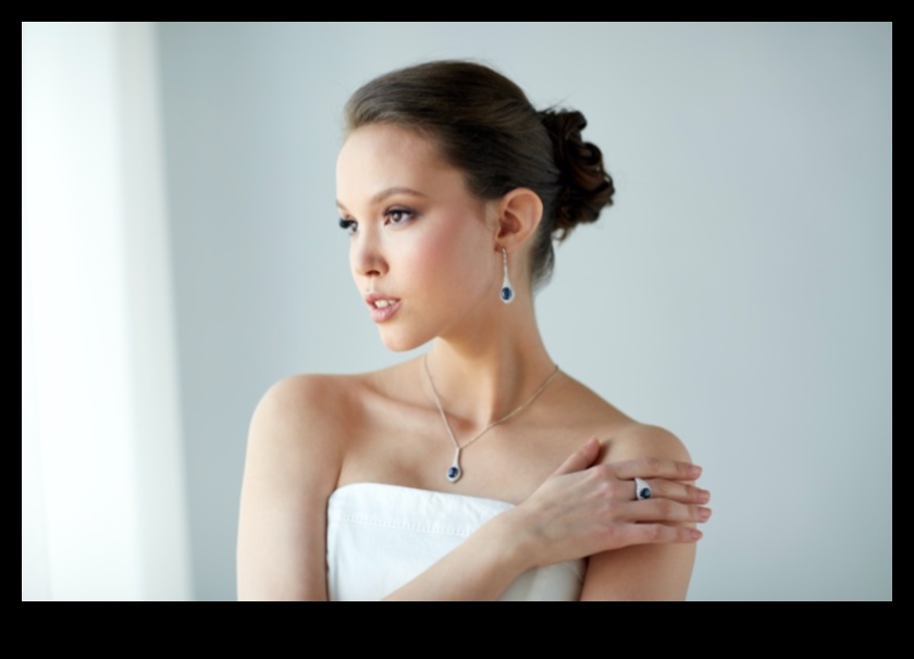 Πλούσια στολίδια αναβαθμίζουν το στυλ σας με πολυτελή κοσμήματα Μια συλλογή από εντυπωσιακά κοσμήματα που θα προσθέσουν μια πινελιά εκλεπτυσμένης εμφάνισης. 2 Πλούσιοι στολισμοί: Ανεβάστε το στυλ σας με πολυτελή κοσμήματα