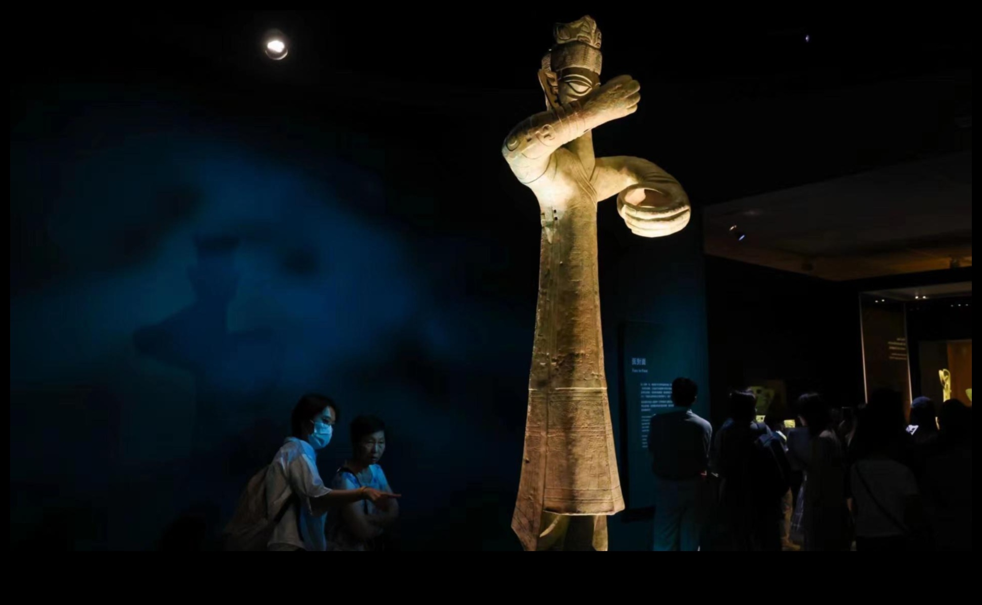 Κοιτάζοντας πίσω στον χρόνο: Μια οπτική γιορτή αρχαίων τεχνουργημάτων