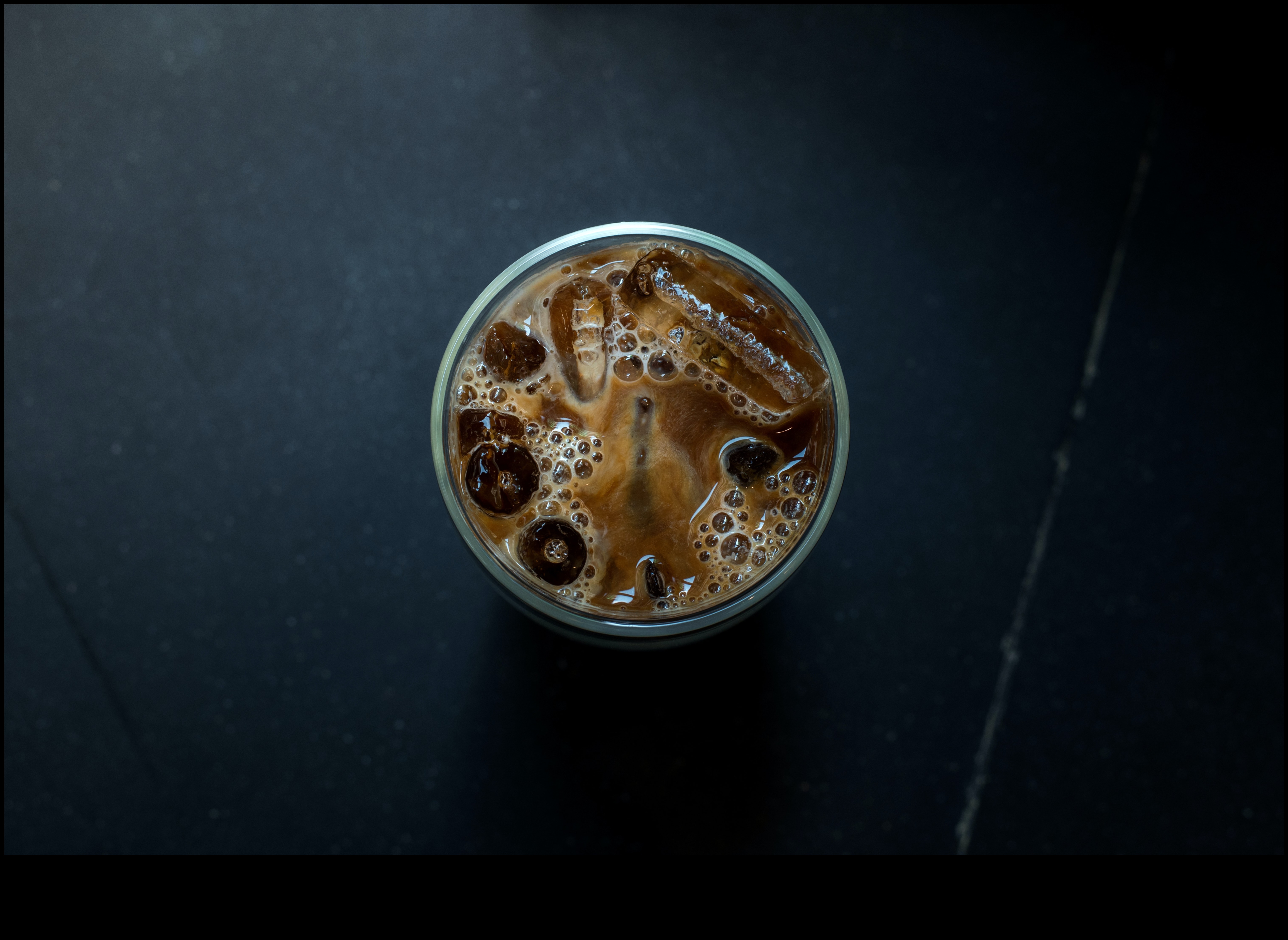 DIY Cold Brew Adventures: Δημιουργία μοναδικών και γευστικών παρασκευασμάτων καφέ