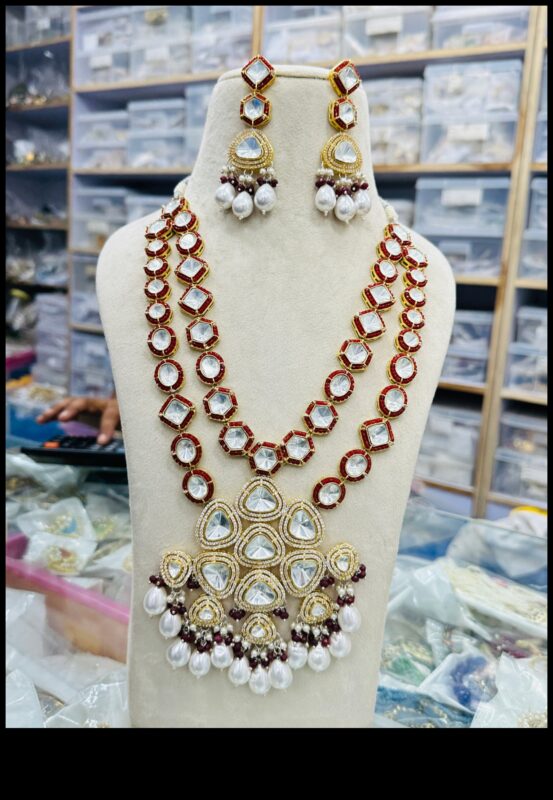 Regal Radiance: Αγκαλιάστε την Majestic Beauty με τα Regal στυλ κολιέ μας