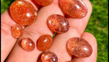 Sunstone Sparkle: Γυαλίστε στη ζεστασιά των ηλιόλουστων πολύτιμων λίθων