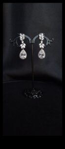 Λαμπεροί σύνδεσμοι: Συνδέστε το στυλ σας με τα λαμπερά σκουλαρίκια μας