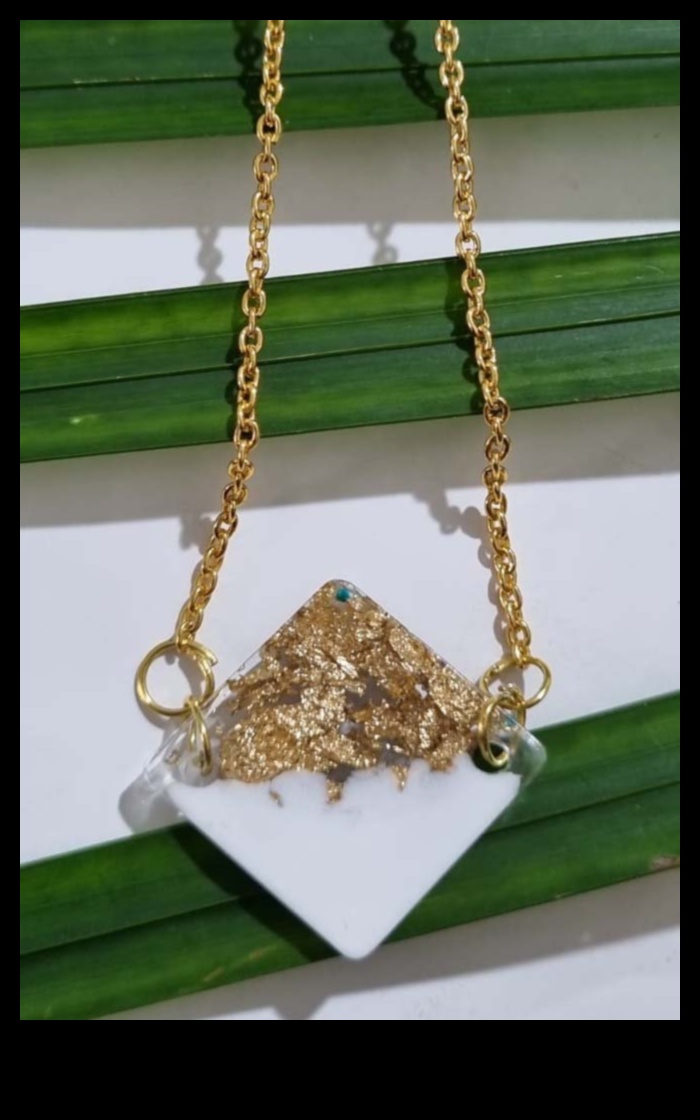 Πλούσια στολίδια αναβαθμίζουν το στυλ σας με πολυτελή κοσμήματα Μια συλλογή από εντυπωσιακά κοσμήματα που θα προσθέσουν μια πινελιά εκλεπτυσμένης εμφάνισης. 1 Πλούσιοι στολισμοί: Ανεβάστε το στυλ σας με πολυτελή κοσμήματα