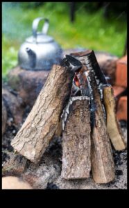 Ποιες είναι μερικές συμβουλές για τη διακόσμηση ενός εξωτερικού χώρου για πικνίκ με vintage πινελιές;